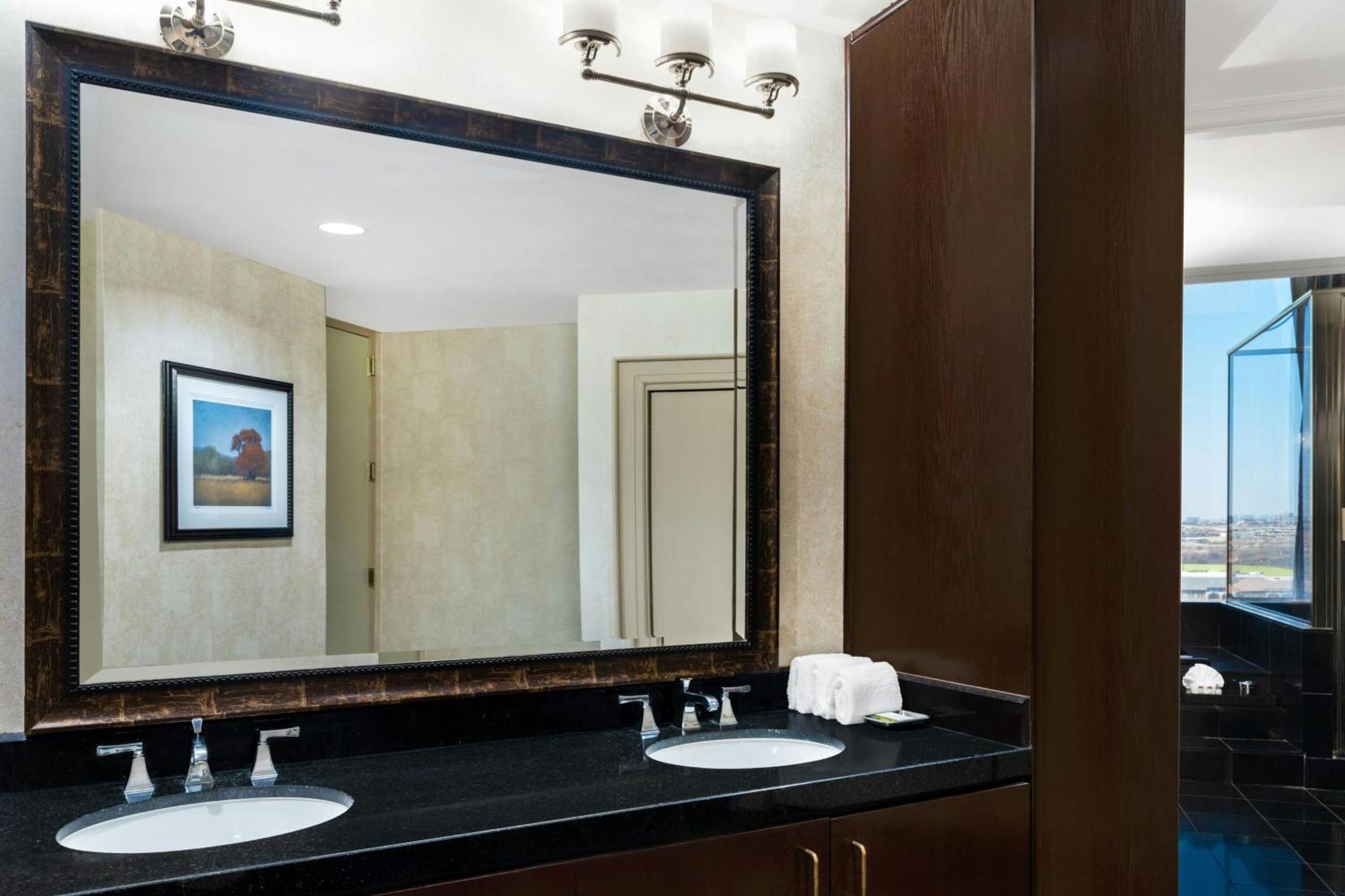 Renaissance Dallas North Hotel Farmers Branch Eksteriør billede